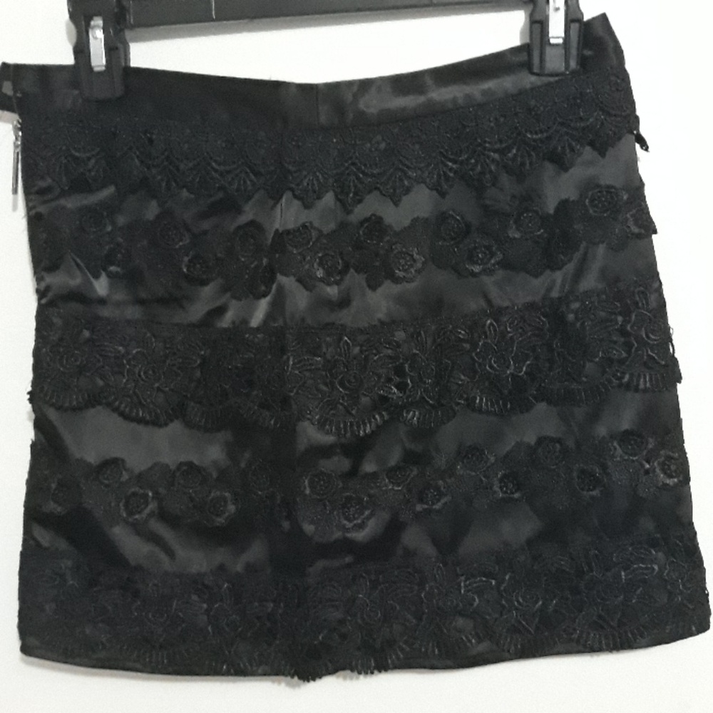 Forever 21pannel laced skirt